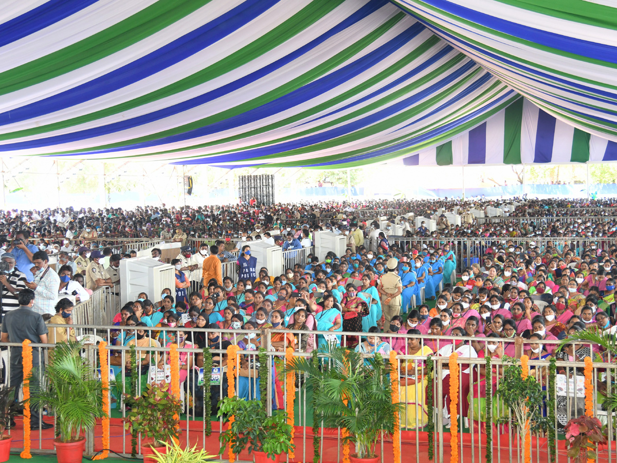 The Second Installment Of YSR‌ Asara Launched by CM Photo Gallery  - Sakshi17