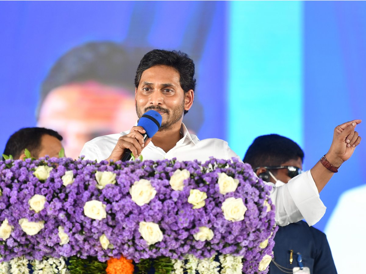The Second Installment Of YSR‌ Asara Launched by CM Photo Gallery  - Sakshi19