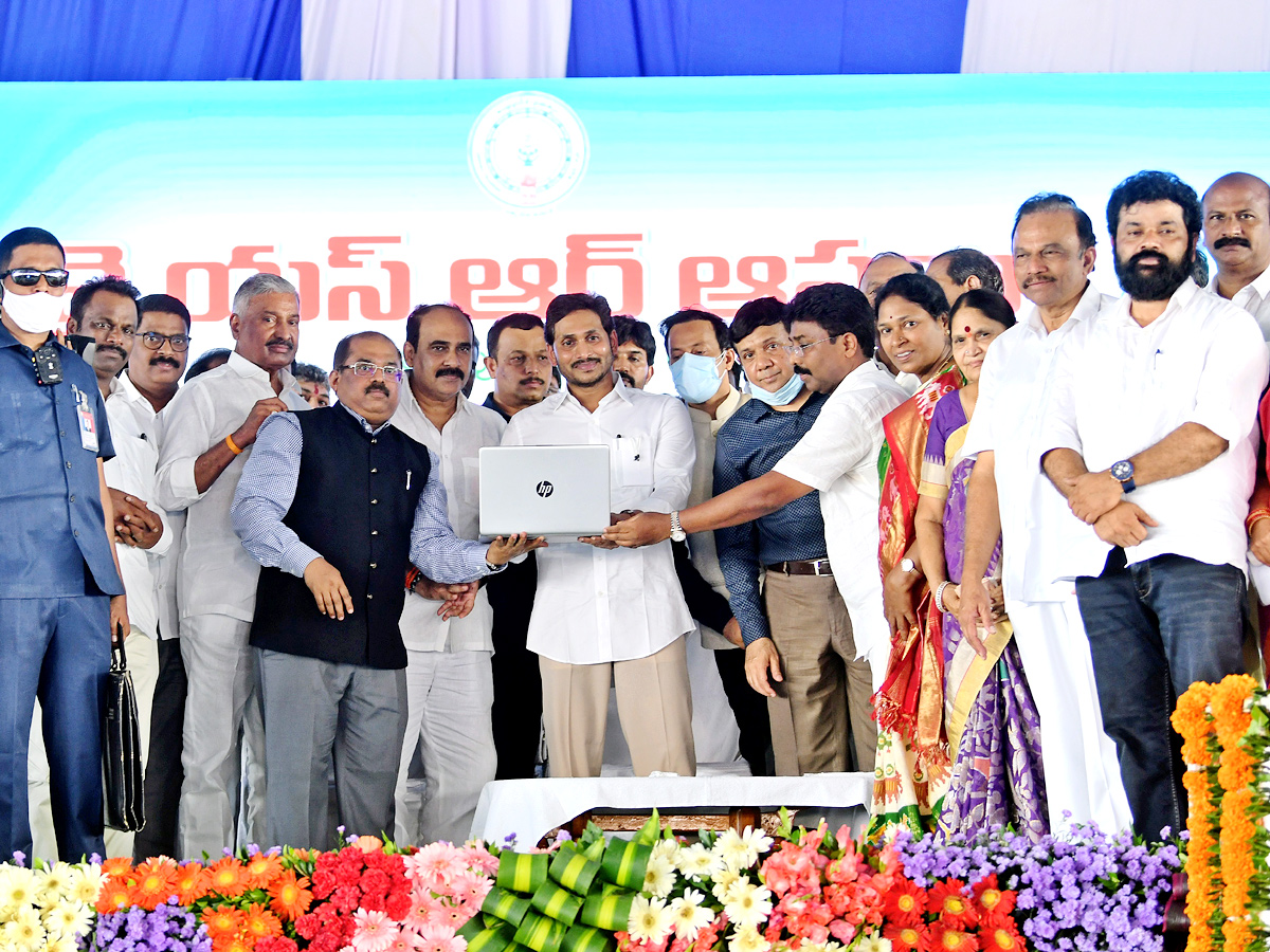 The Second Installment Of YSR‌ Asara Launched by CM Photo Gallery  - Sakshi20