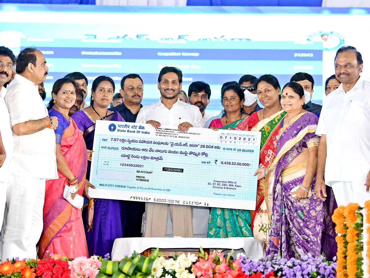 The Second Installment Of YSR‌ Asara Launched by CM Photo Gallery  - Sakshi21