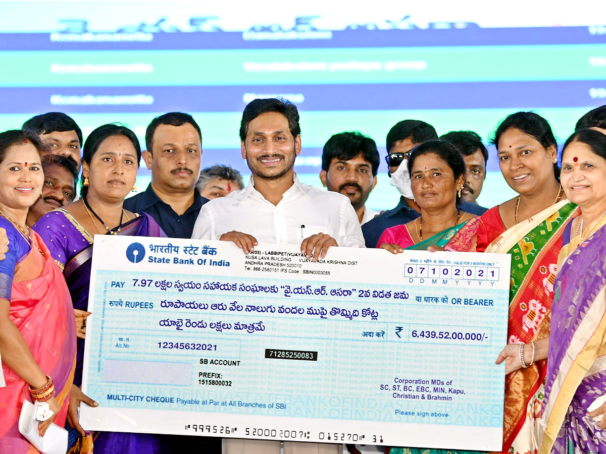 The Second Installment Of YSR‌ Asara Launched by CM Photo Gallery  - Sakshi22