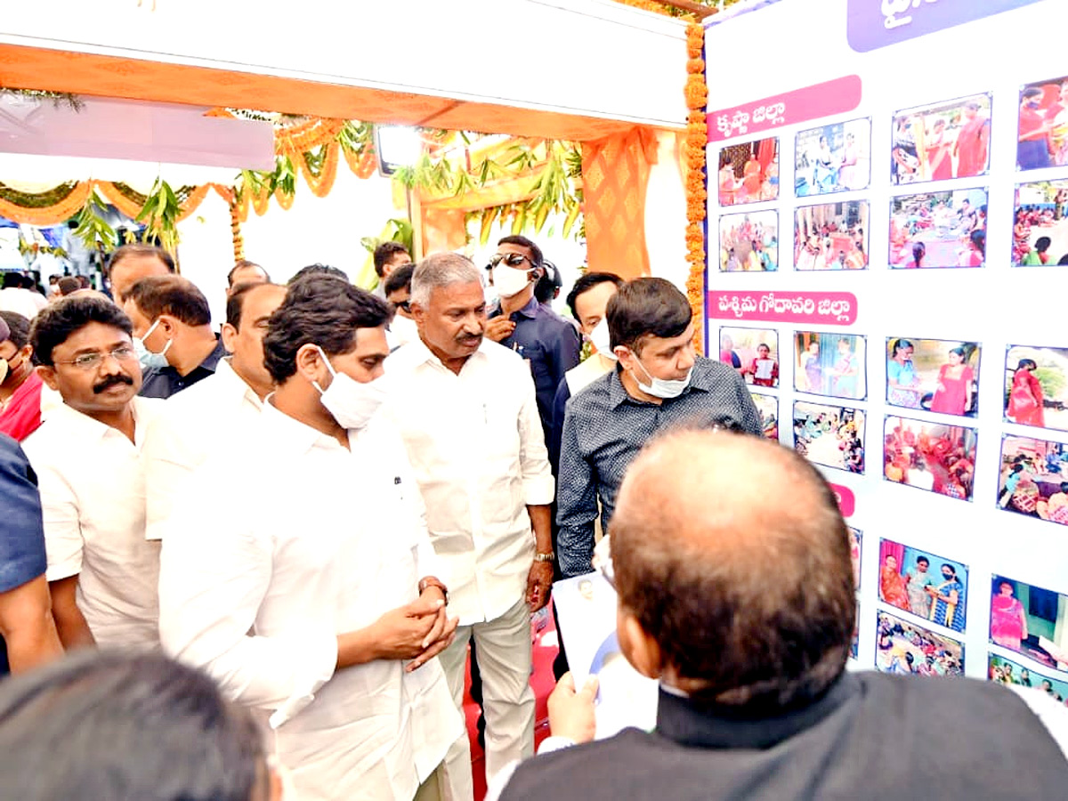 The Second Installment Of YSSAR‌ Asara Launched by CM Photo Gallery  - Sakshi5