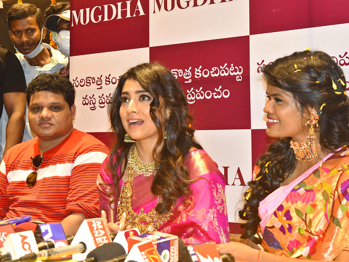 Actress Shriya Saran and Faria Abdullah At Mugdha Store Grand Opening - Sakshi10