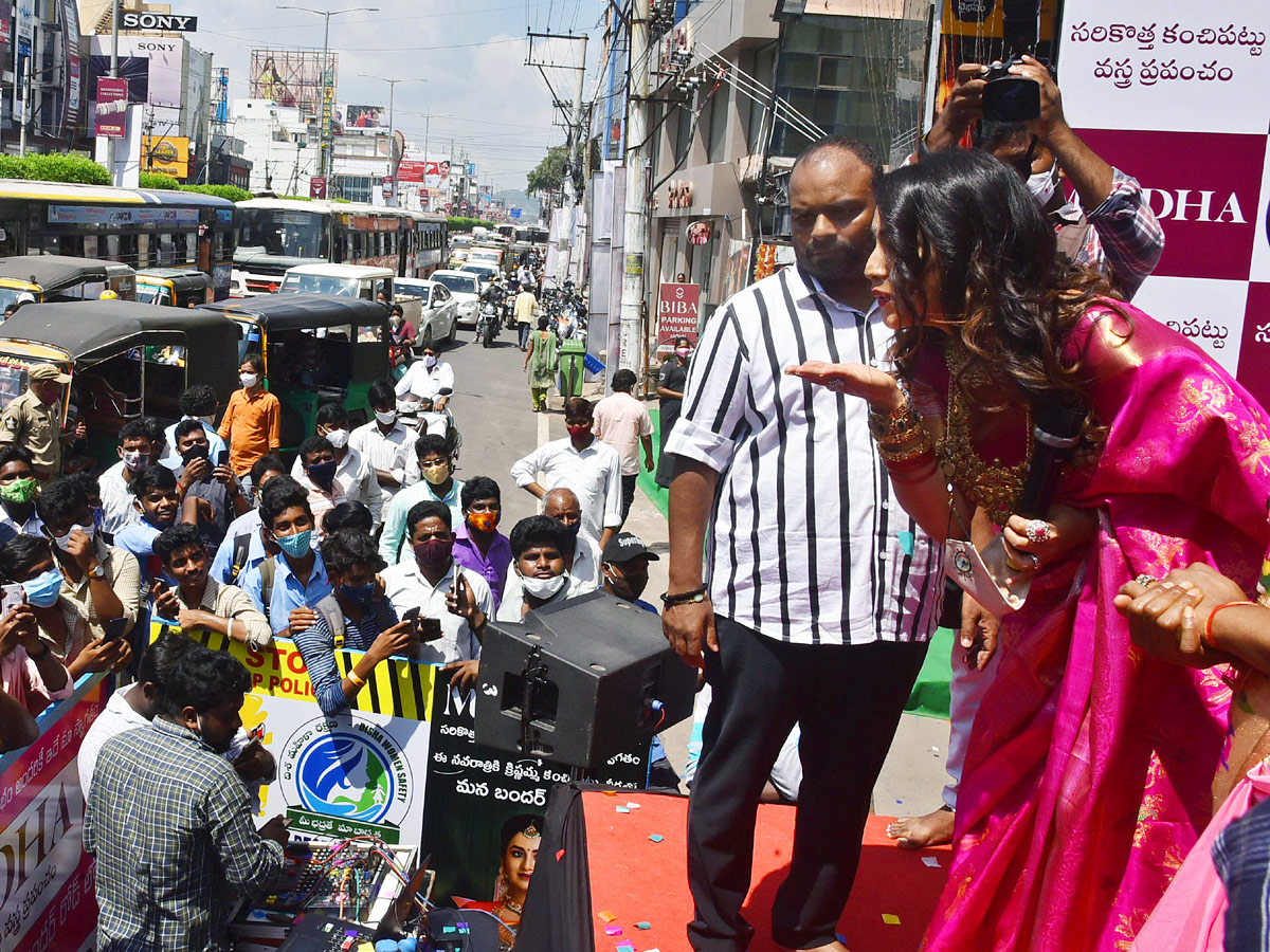 Actress Shriya Saran and Faria Abdullah At Mugdha Store Grand Opening - Sakshi14