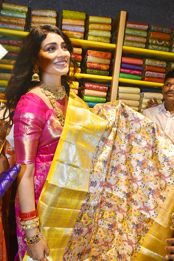Actress Shriya Saran and Faria Abdullah At Mugdha Store Grand Opening - Sakshi15