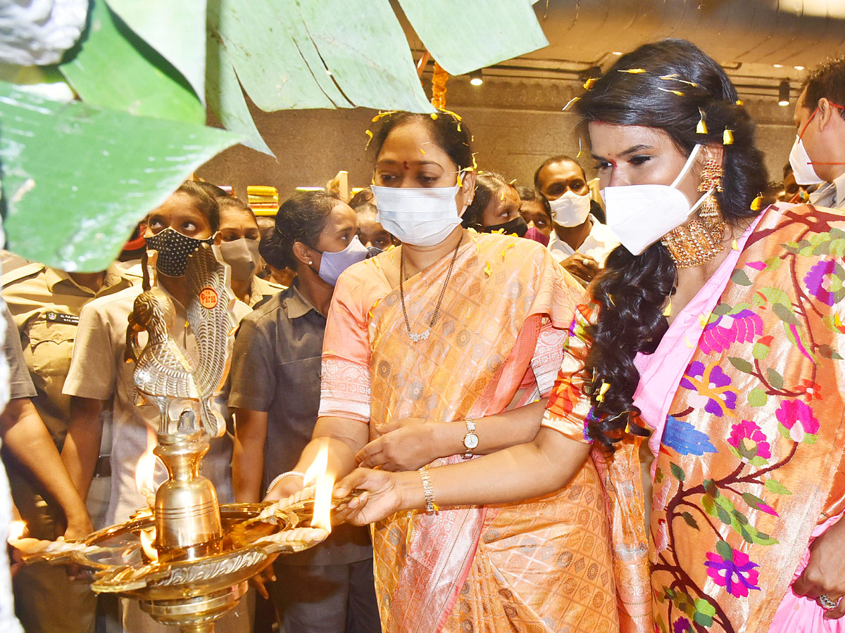 Actress Shriya Saran and Faria Abdullah At Mugdha Store Grand Opening - Sakshi3