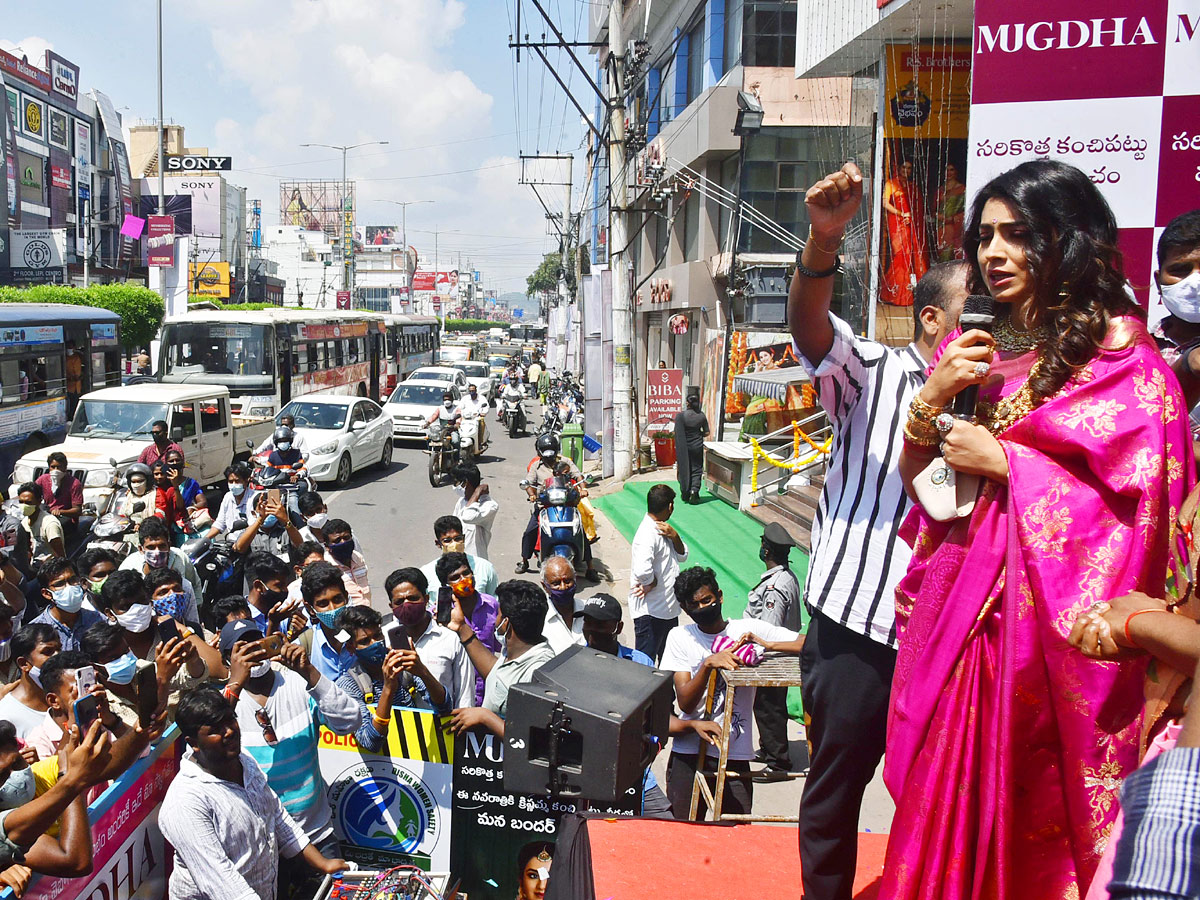 Actress Shriya Saran and Faria Abdullah At Mugdha Store Grand Opening - Sakshi9