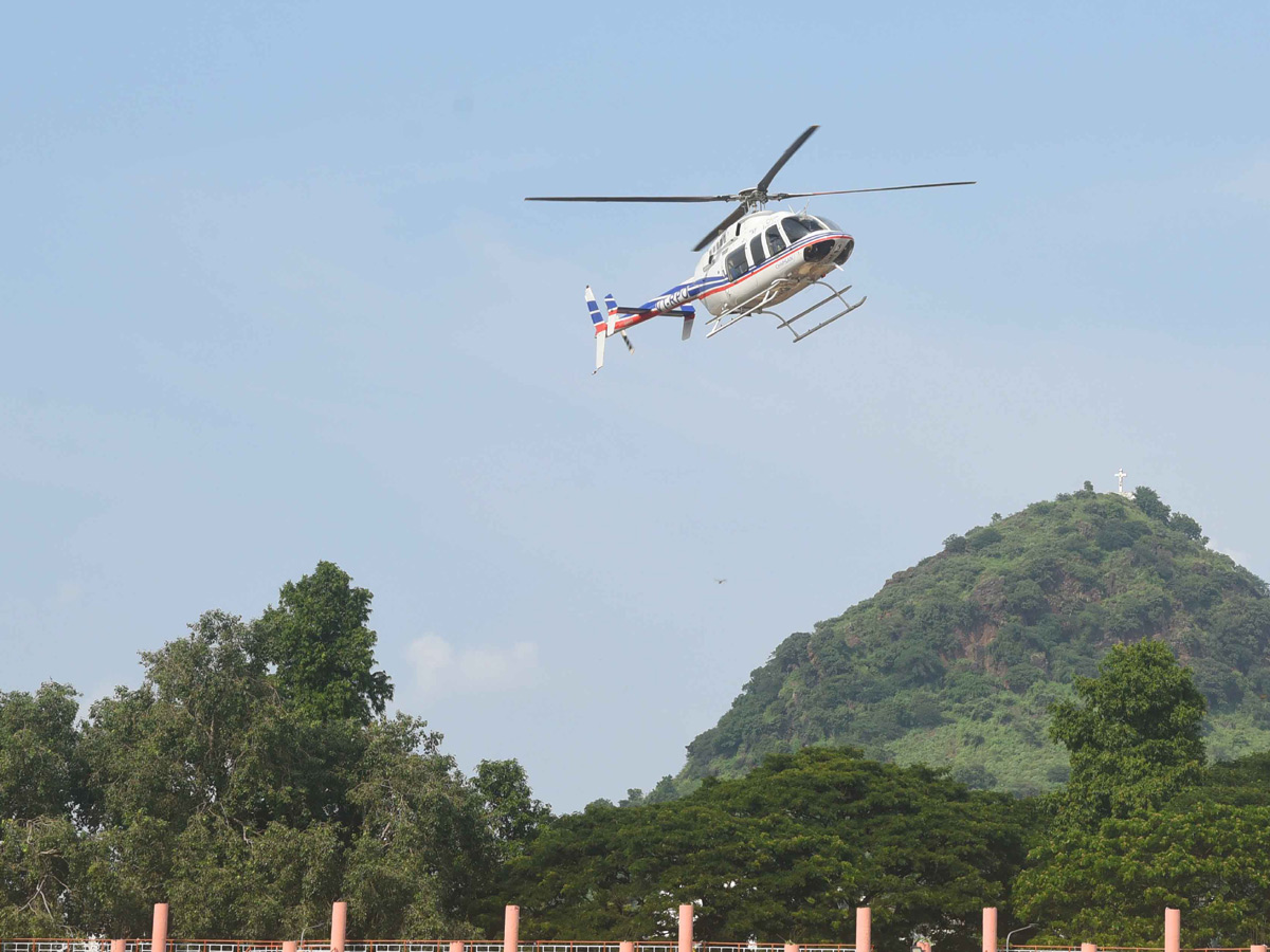 Helicopter joyride service launched in Vijayawada Photo Gallery - Sakshi2
