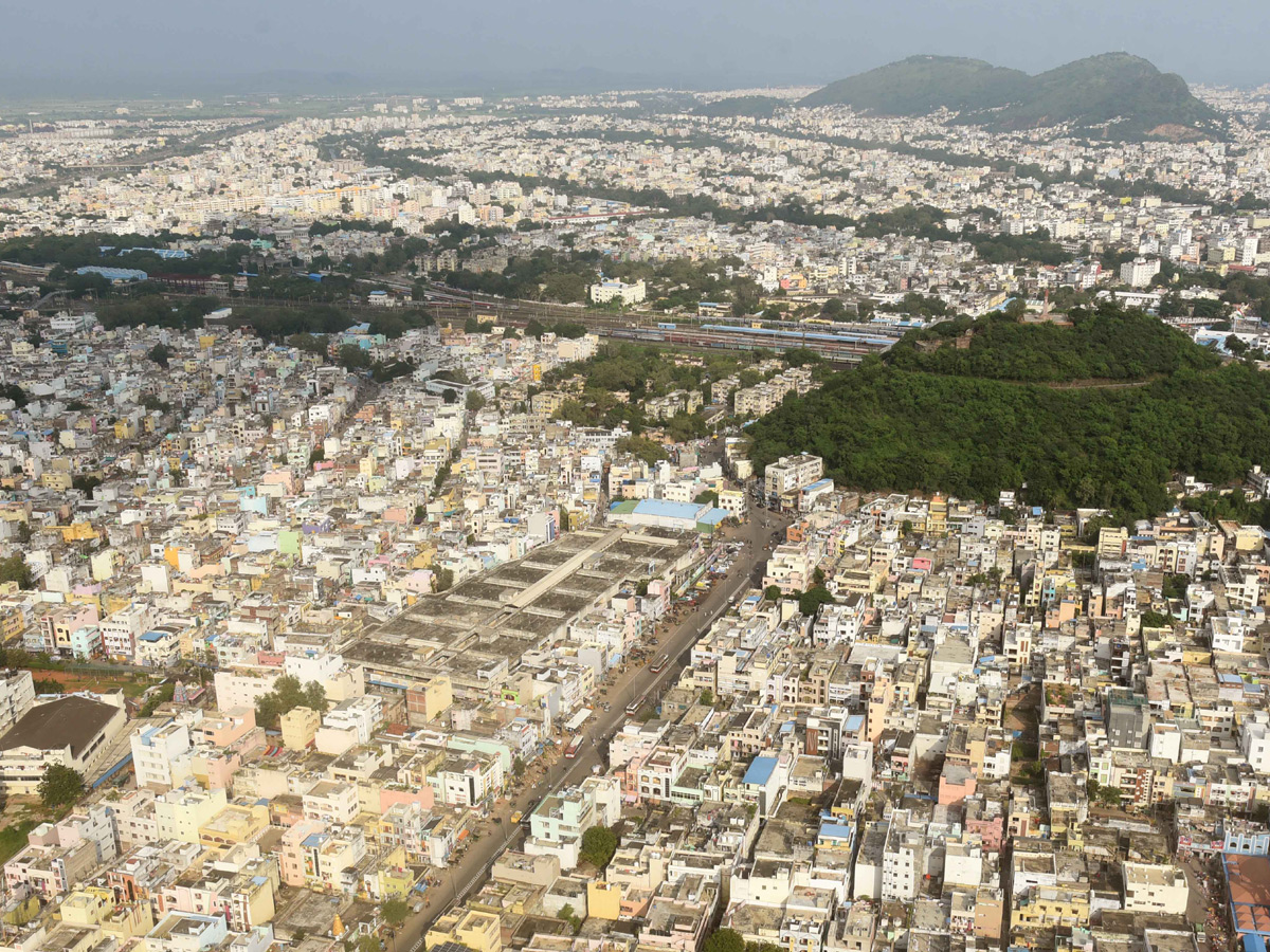 Helicopter joyride service launched in Vijayawada Photo Gallery - Sakshi16