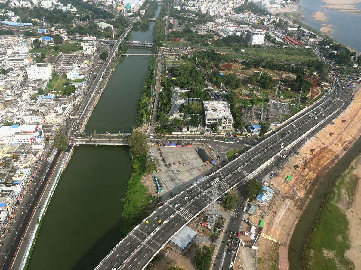 Helicopter joyride service launched in Vijayawada Photo Gallery - Sakshi1