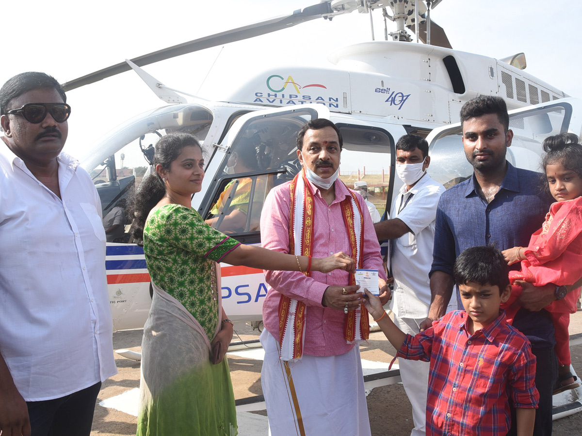 Helicopter joyride service launched in Vijayawada Photo Gallery - Sakshi7