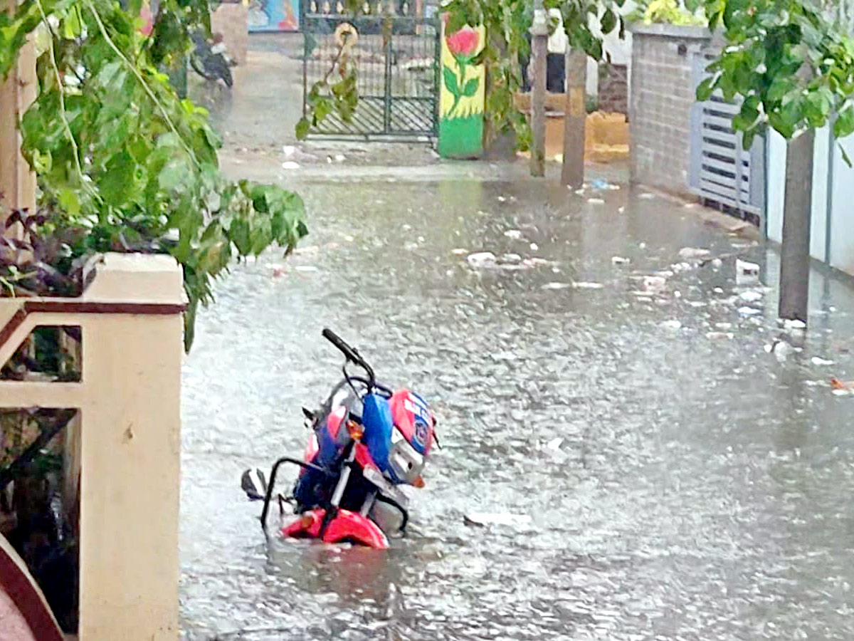 Heavy Rainfall At Tirupati In Chittoor Photo Gallery - Sakshi15