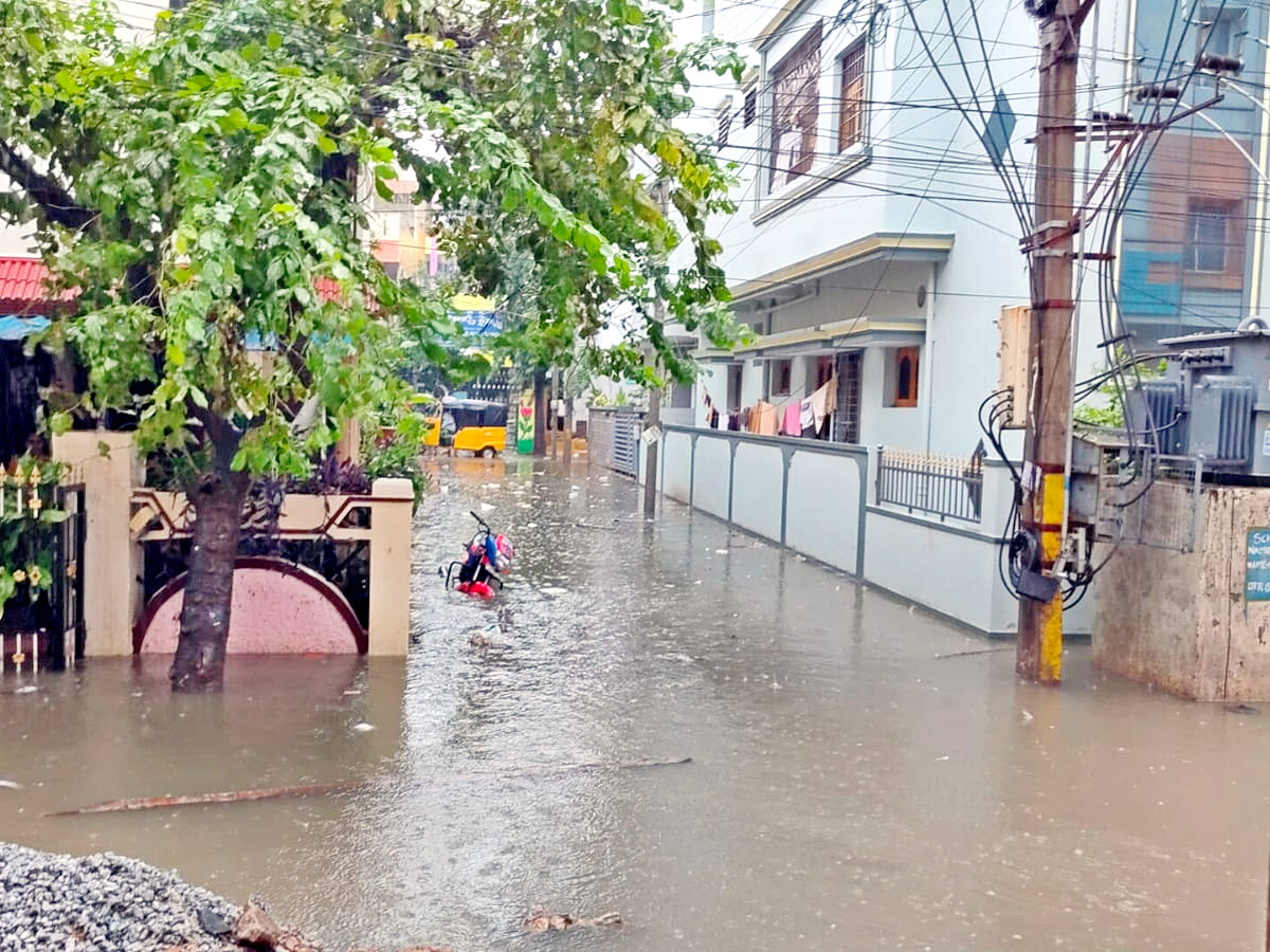 Heavy Rainfall At Tirupati In Chittoor Photo Gallery - Sakshi16