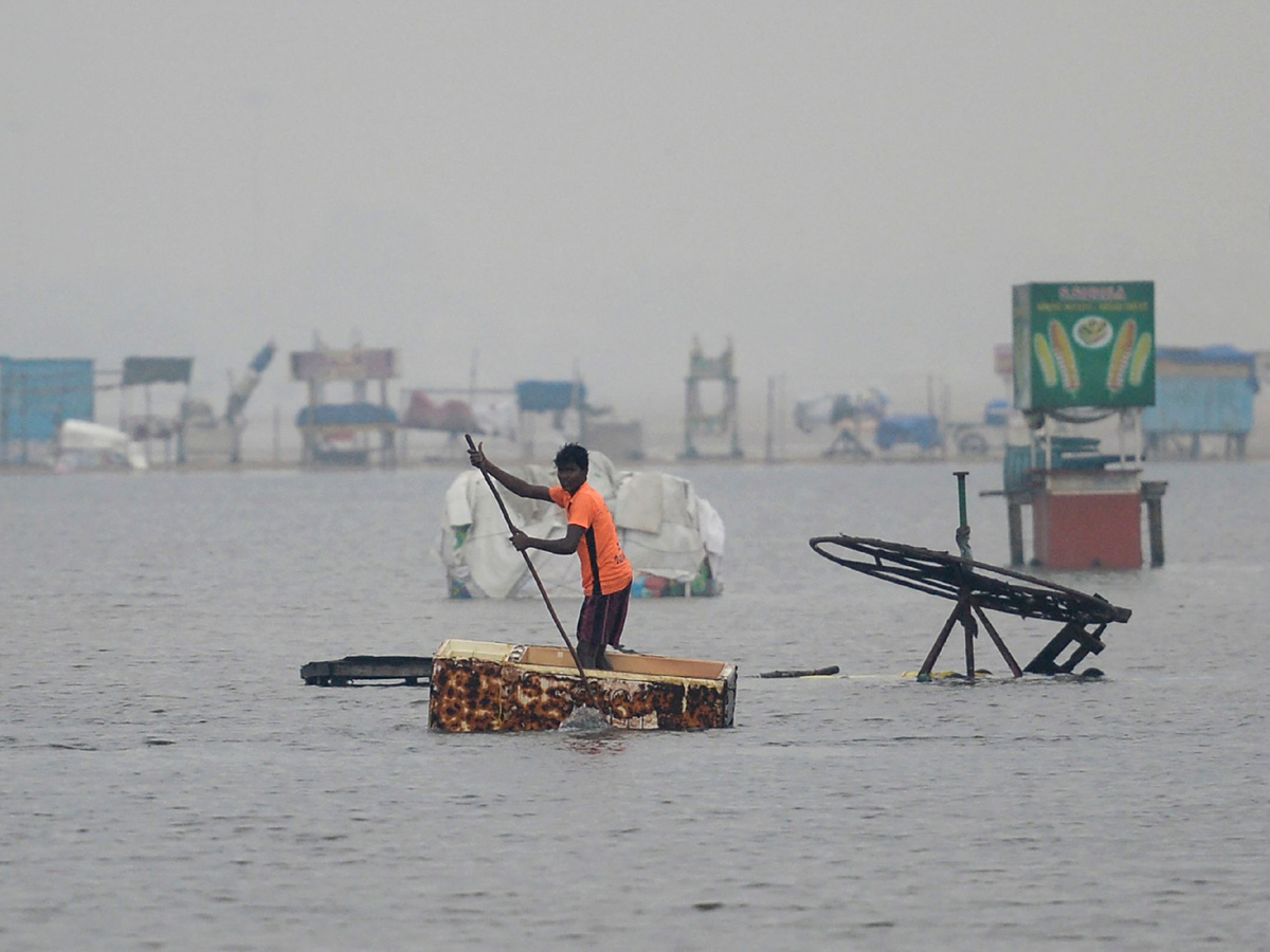 Heavy Rains Lashes Chennai PHoto Gallery - Sakshi13