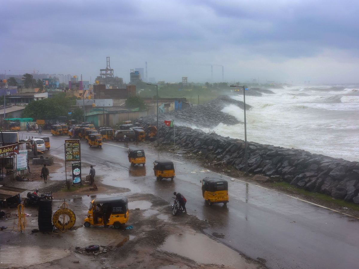 Heavy Rains Lashes Chennai PHoto Gallery - Sakshi1