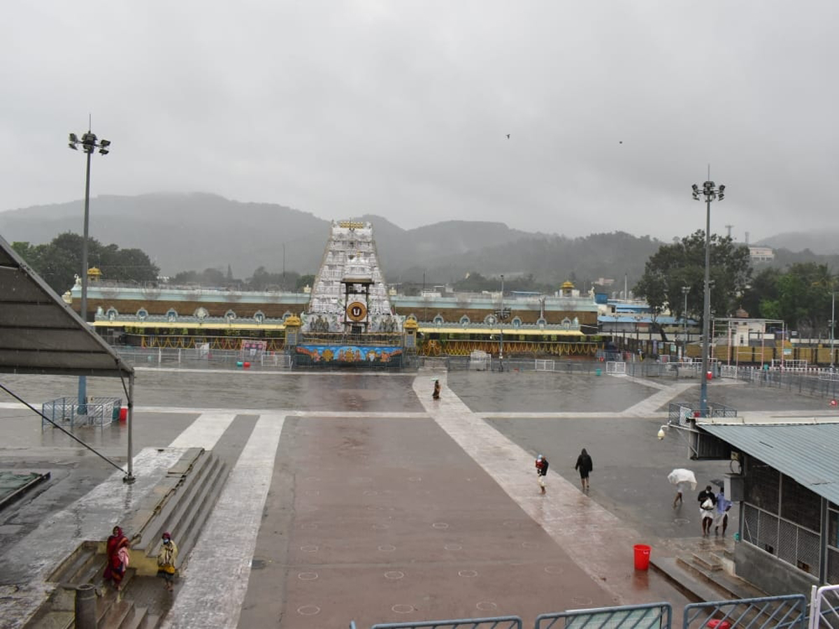 Heavy Rainfall At Tirupati In Chittoor Photo Gallery - Sakshi37