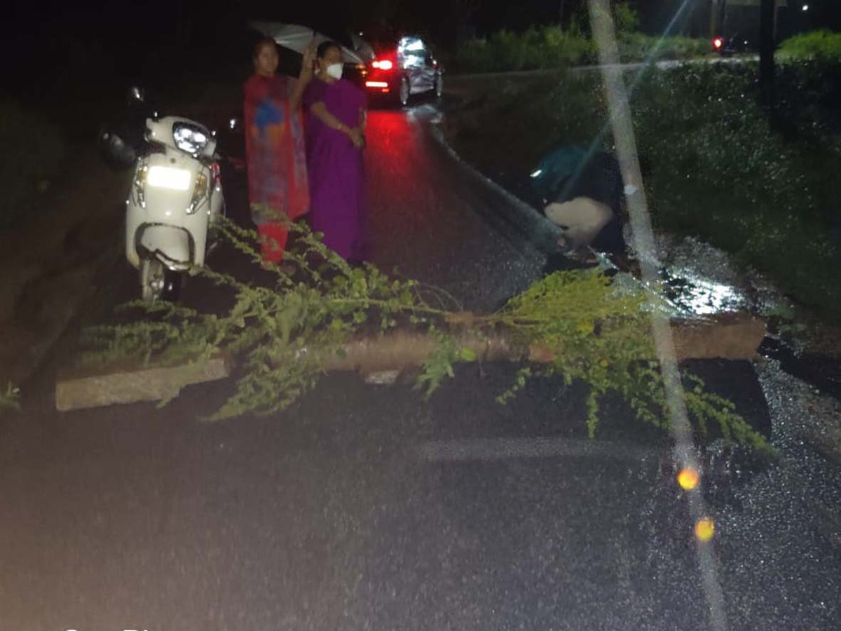 Heavy Rainfall At Tirupati In Chittoor Photo Gallery - Sakshi42
