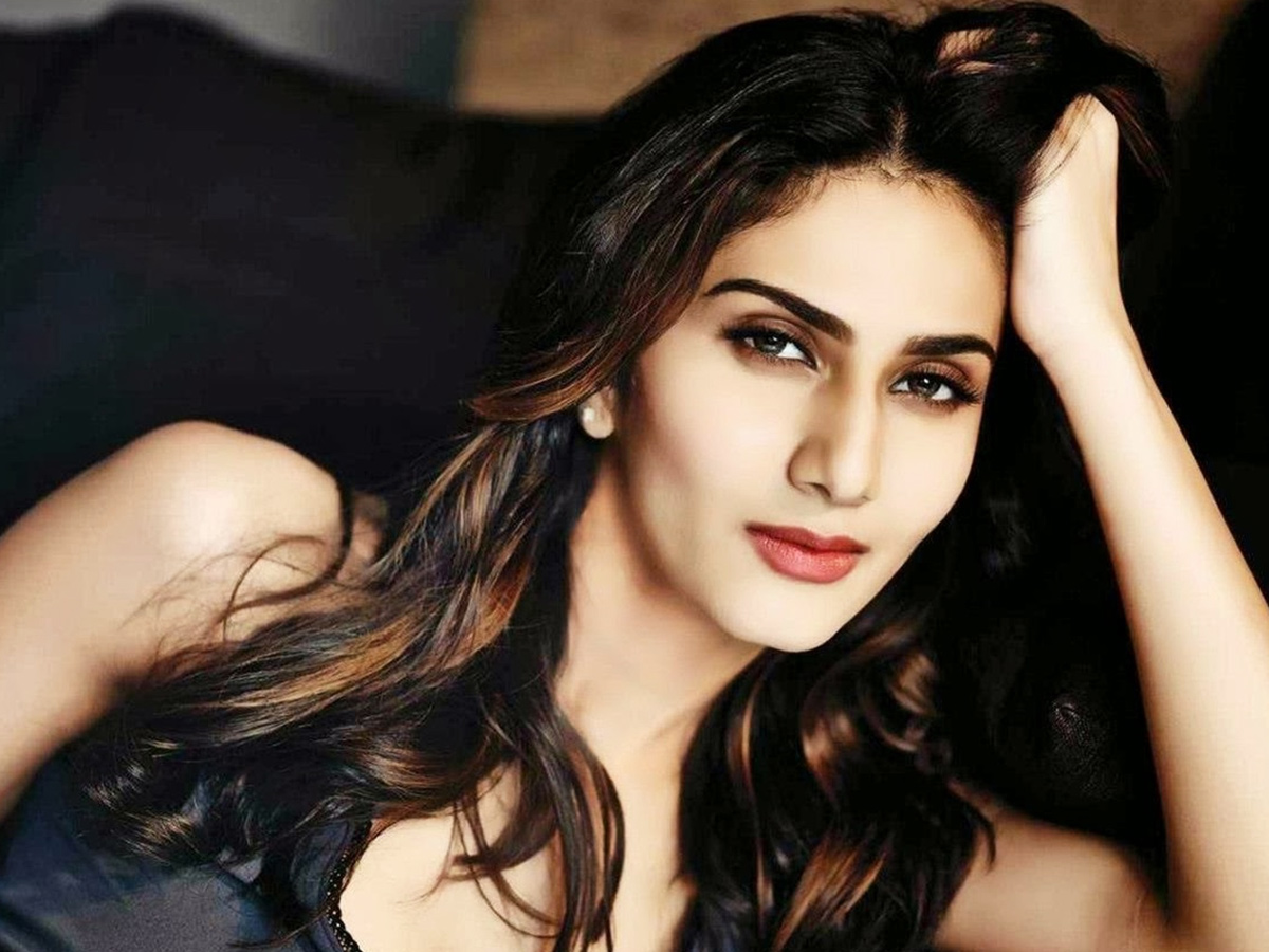 Bollywood Actress Vaani Kapoor Photo Gallery - Sakshi1