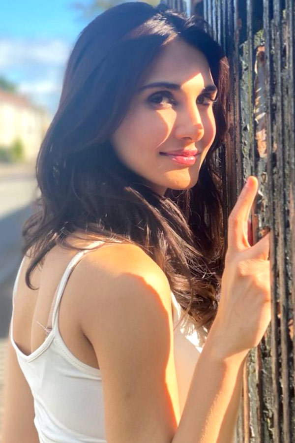 Bollywood Actress Vaani Kapoor Photo Gallery - Sakshi22