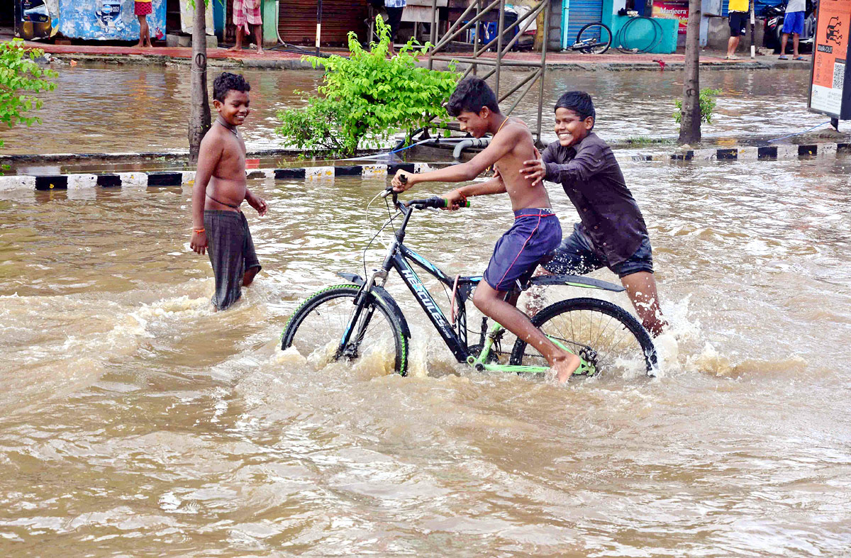 Heavy Rain In Tirupati - Sakshi17