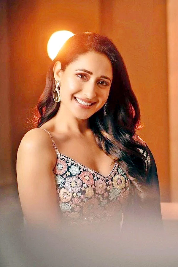 Pragya Jaiswal Latest HD Photo Gallery - Sakshi9
