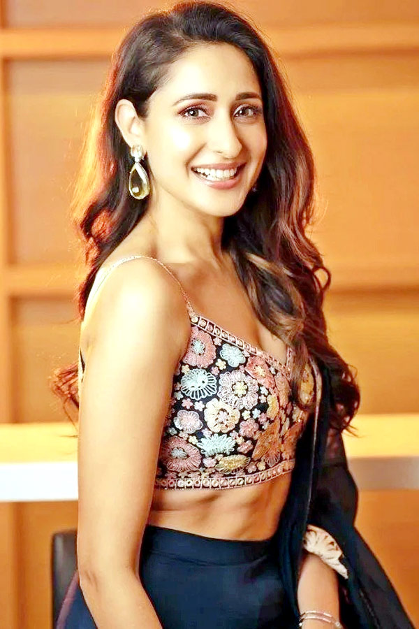 Pragya Jaiswal Latest HD Photo Gallery - Sakshi10