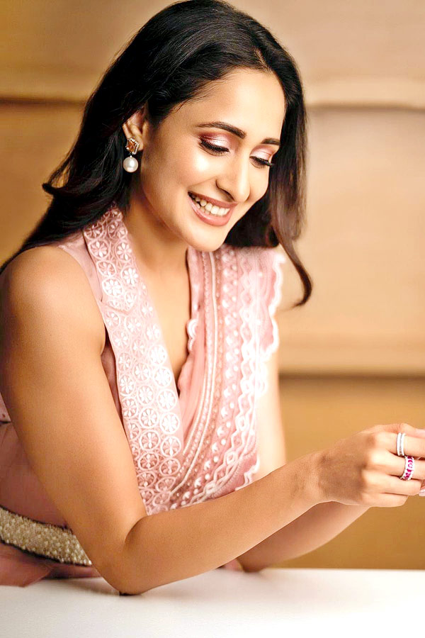 Pragya Jaiswal Latest HD Photo Gallery - Sakshi14