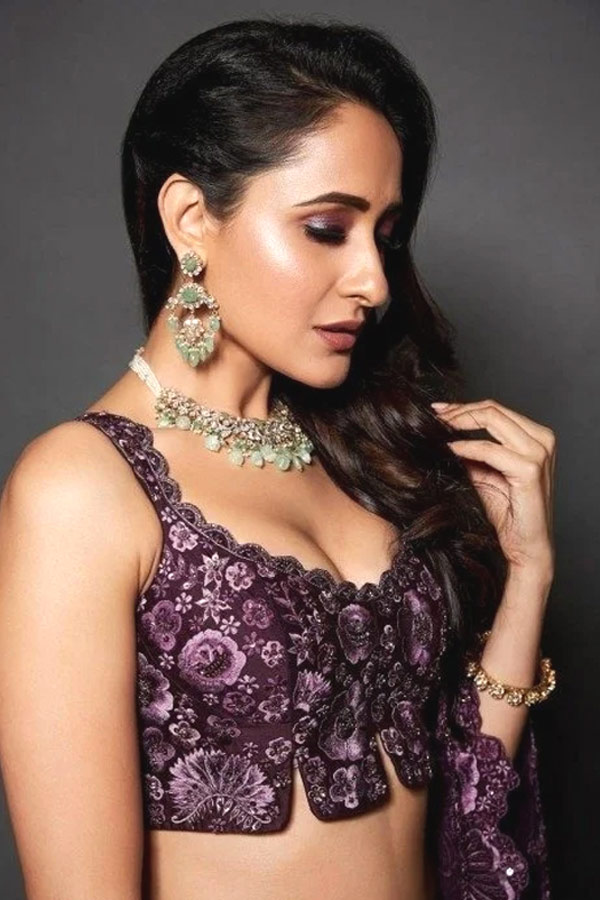 Pragya Jaiswal Latest HD Photo Gallery - Sakshi6