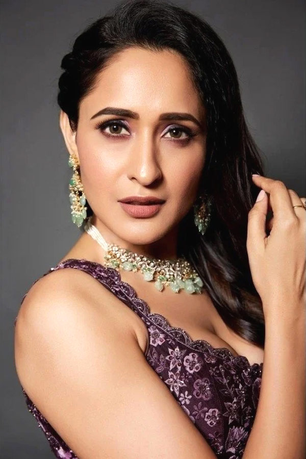 Pragya Jaiswal Latest HD Photo Gallery - Sakshi7
