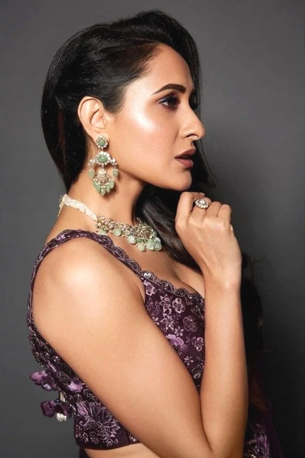 Pragya Jaiswal Latest HD Photo Gallery - Sakshi8