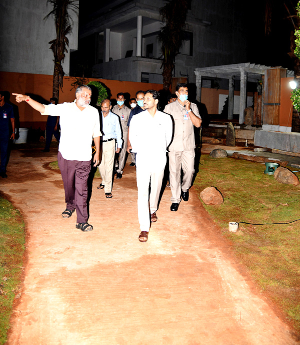 CM YS Jagan Visits Newly Set Up Goshala At His House Tadepalli - Sakshi7