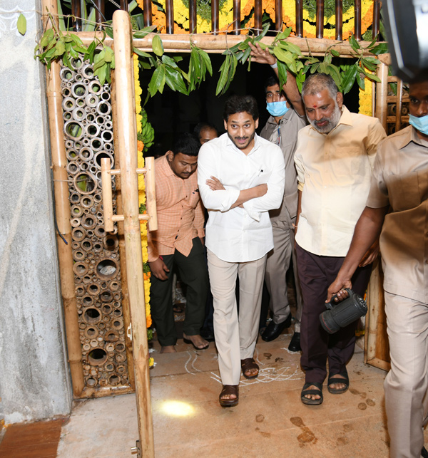 CM YS Jagan Visits Newly Set Up Goshala At His House Tadepalli - Sakshi9