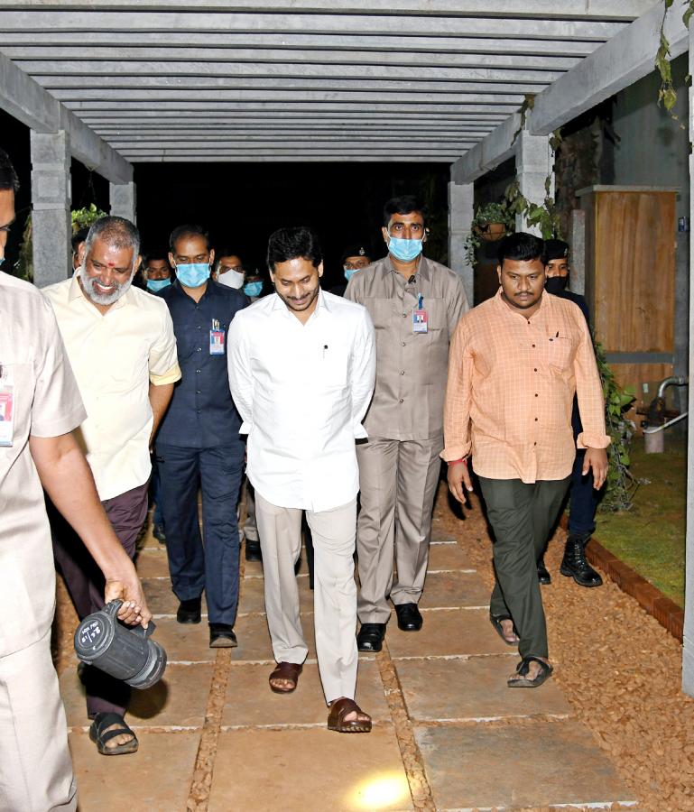 CM YS Jagan Visits Newly Set Up Goshala At His House Tadepalli - Sakshi21