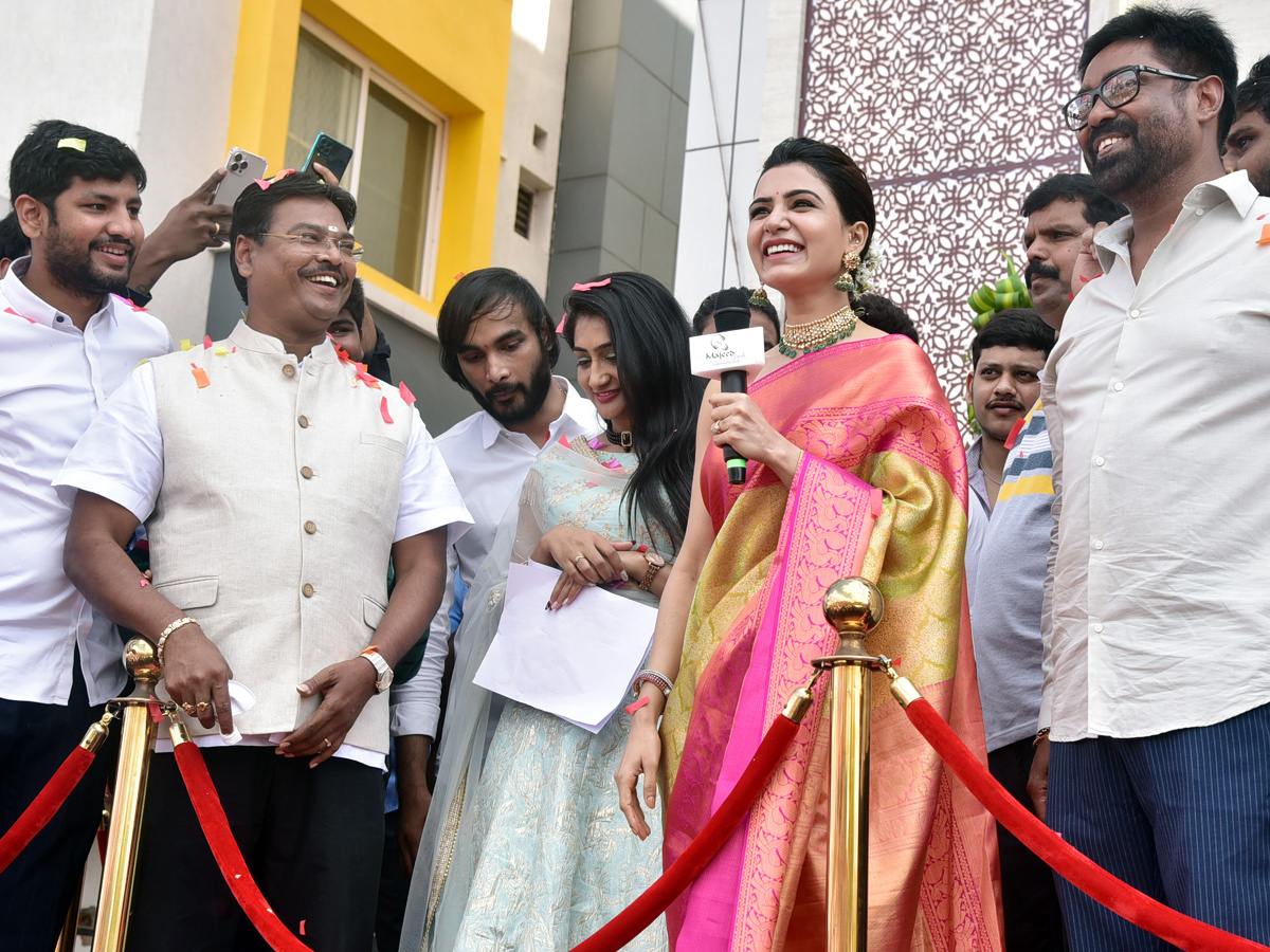 Samantha inaugurates Shopping Mall in Kadapa And Visits Kadapa Ameen Peer Dargah PHoto Gallery - Sakshi3