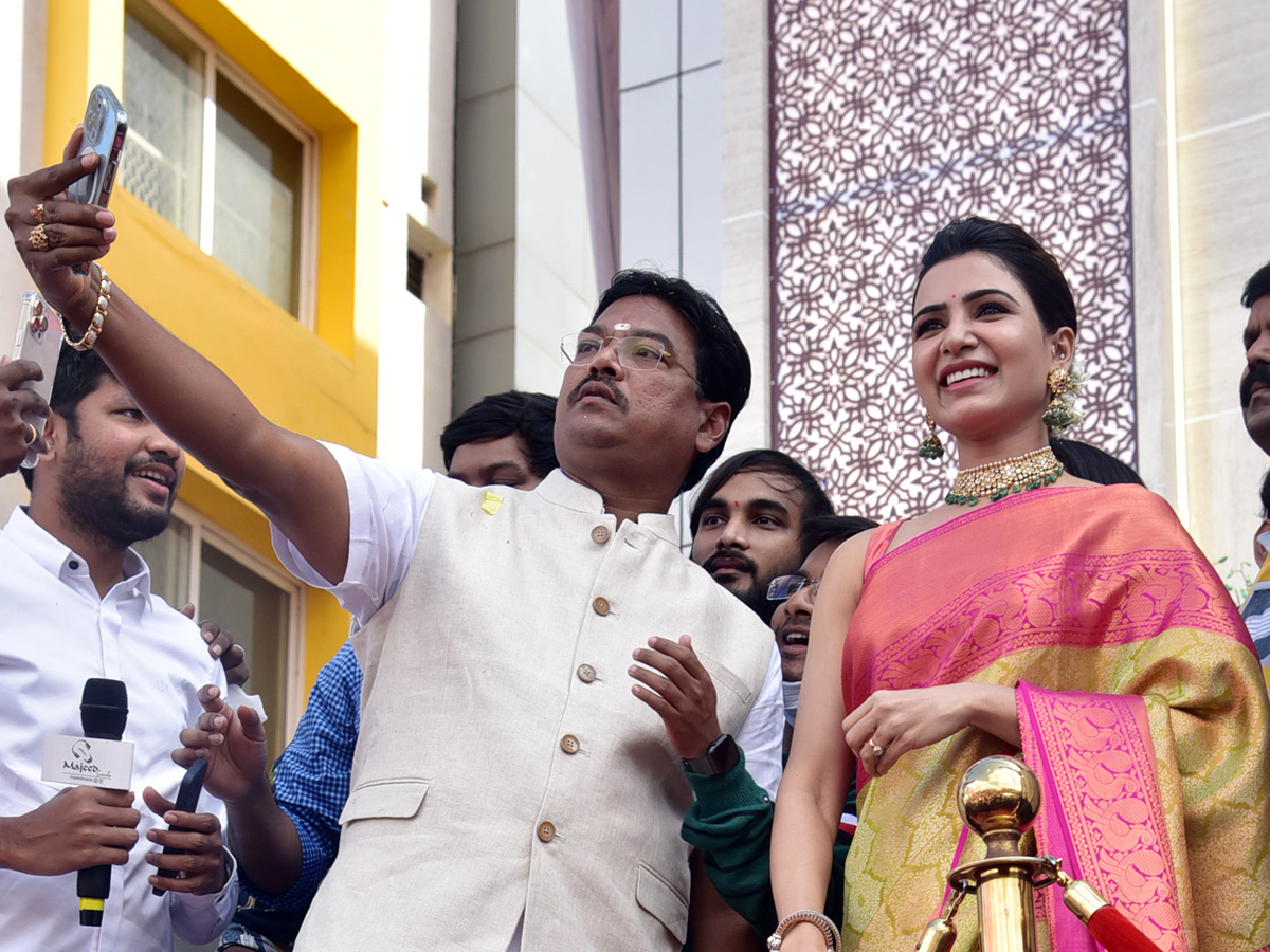 Samantha inaugurates Shopping Mall in Kadapa And Visits Kadapa Ameen Peer Dargah PHoto Gallery - Sakshi12