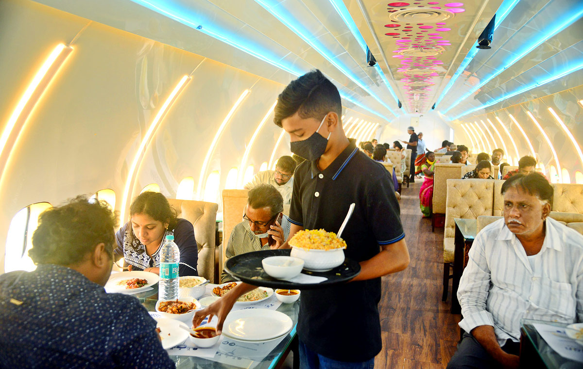 Special Dinner Flight At Vijayawada Photo Gallery - Sakshi2