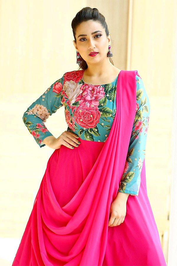Anchor Manjusha HD Images - Sakshi12