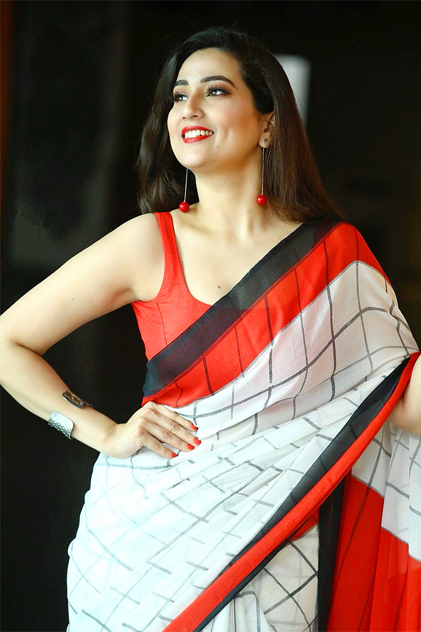Anchor Manjusha HD Images - Sakshi20
