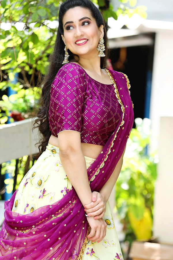 Anchor Manjusha HD Images - Sakshi21