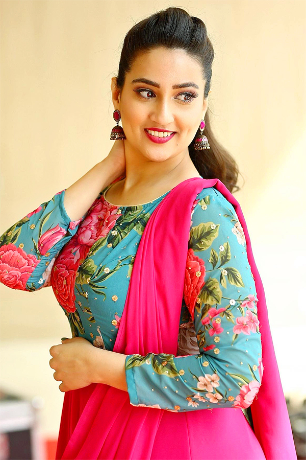 Anchor Manjusha HD Images - Sakshi5