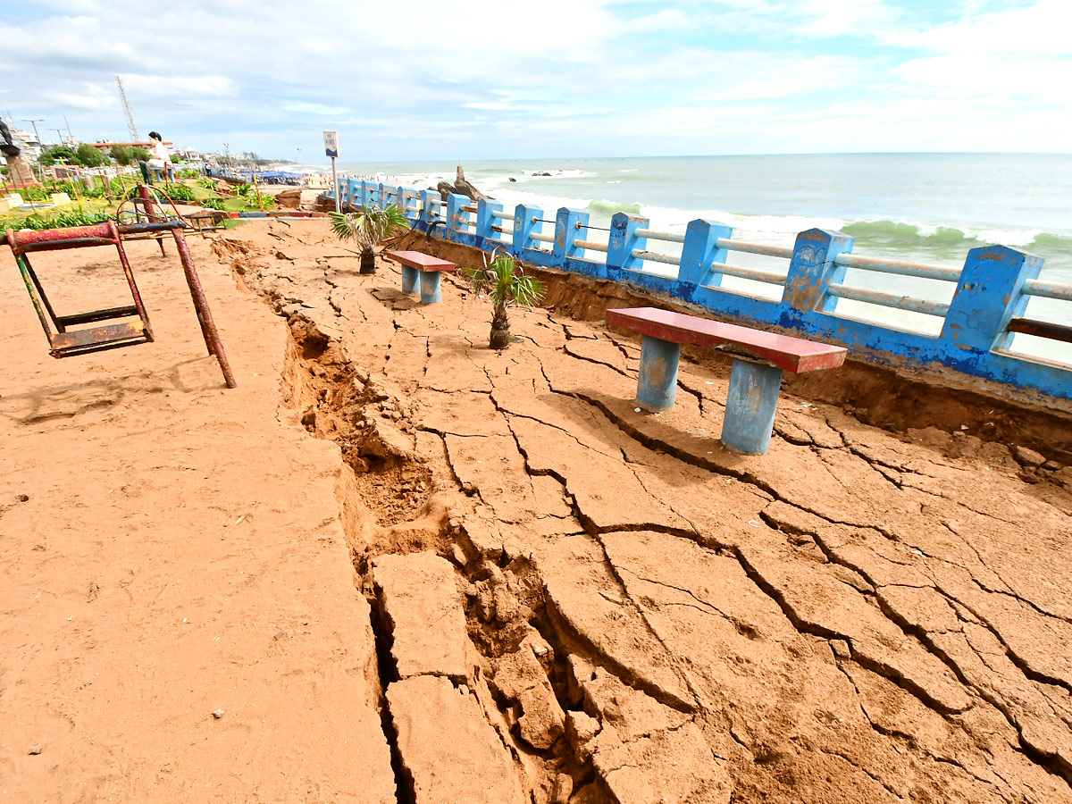 Cyclone jawad in Visakhapatnam Photos - Sakshi10
