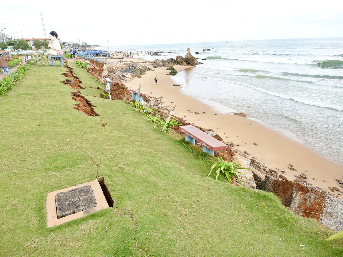Cyclone jawad in Visakhapatnam Photos - Sakshi2