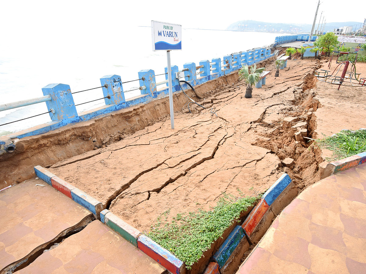 Cyclone jawad in Visakhapatnam Photos - Sakshi6