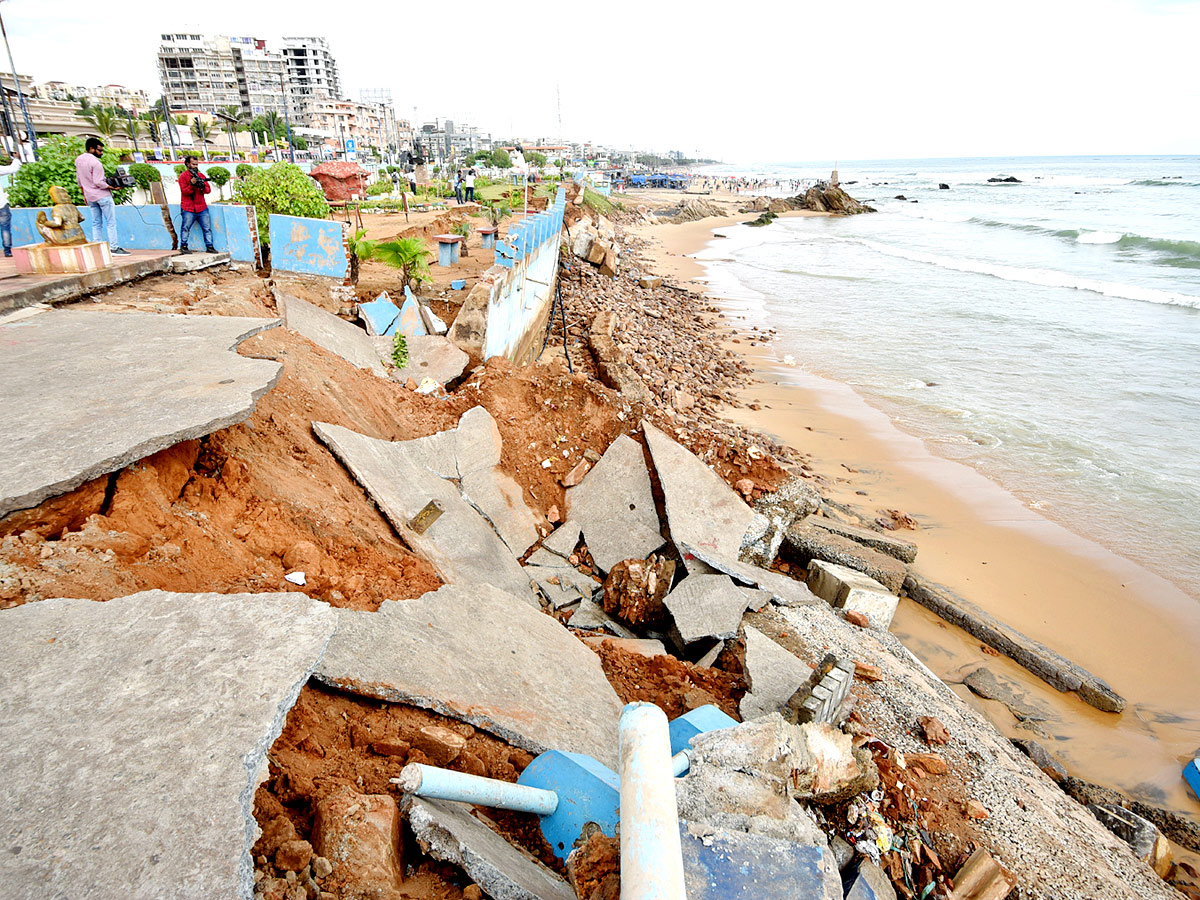 Cyclone jawad in Visakhapatnam Photos - Sakshi8
