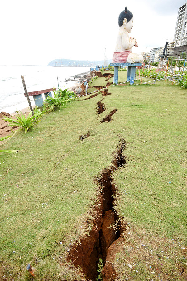 Cyclone jawad in Visakhapatnam Photos - Sakshi9