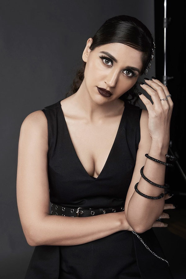 Bollywood Actress Nikita Dutta Photo Gallery - Sakshi11