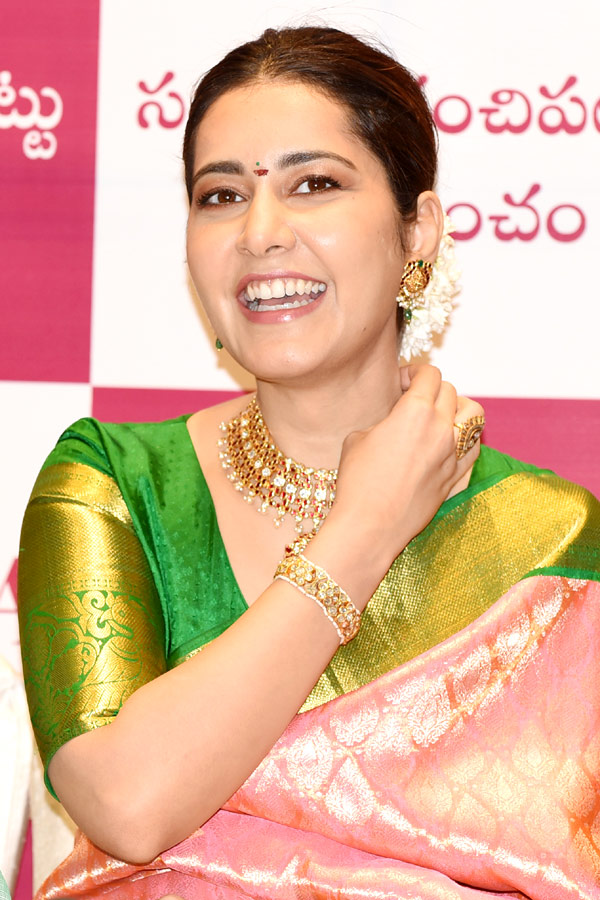 Ileana And Rashi Khanna Opened Mugdha Showroom At Visakhapatnam Photo Gallery - Sakshi13