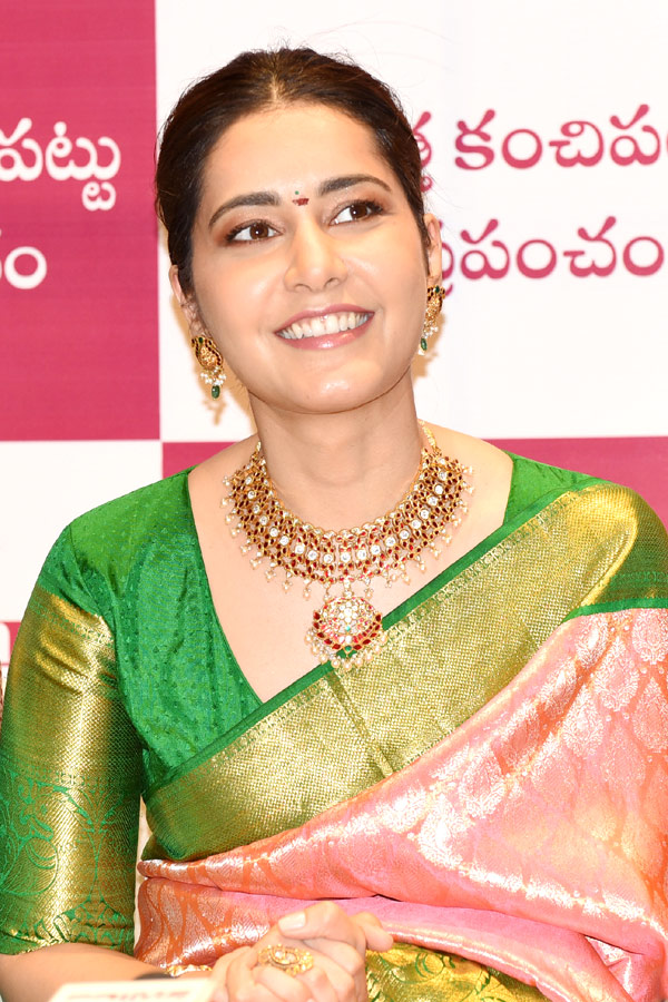 Ileana And Rashi Khanna Opened Mugdha Showroom At Visakhapatnam Photo Gallery - Sakshi17