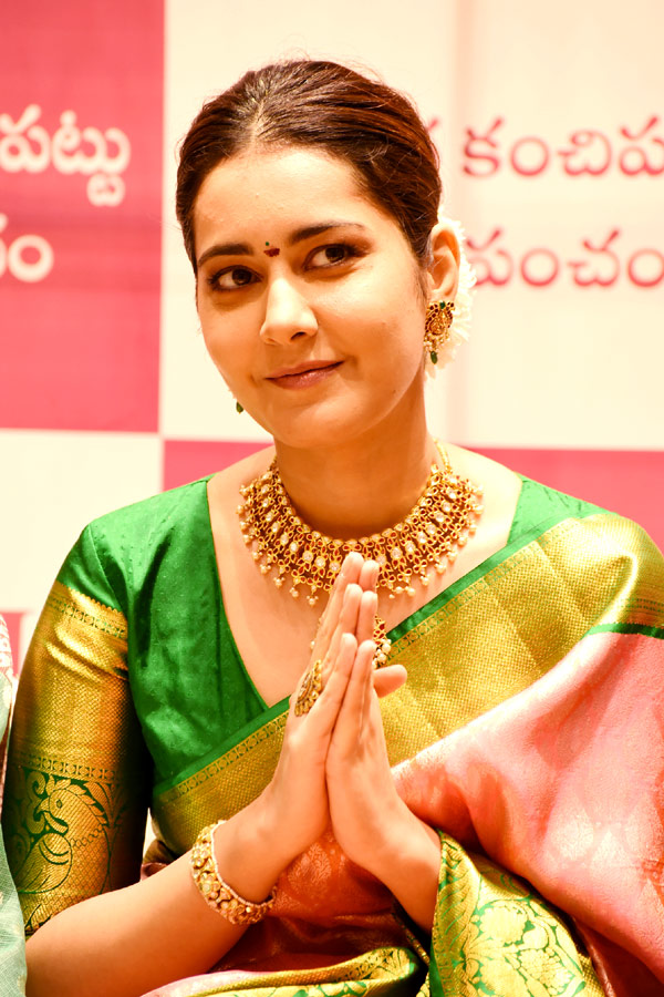 Ileana And Rashi Khanna Opened Mugdha Showroom At Visakhapatnam Photo Gallery - Sakshi18