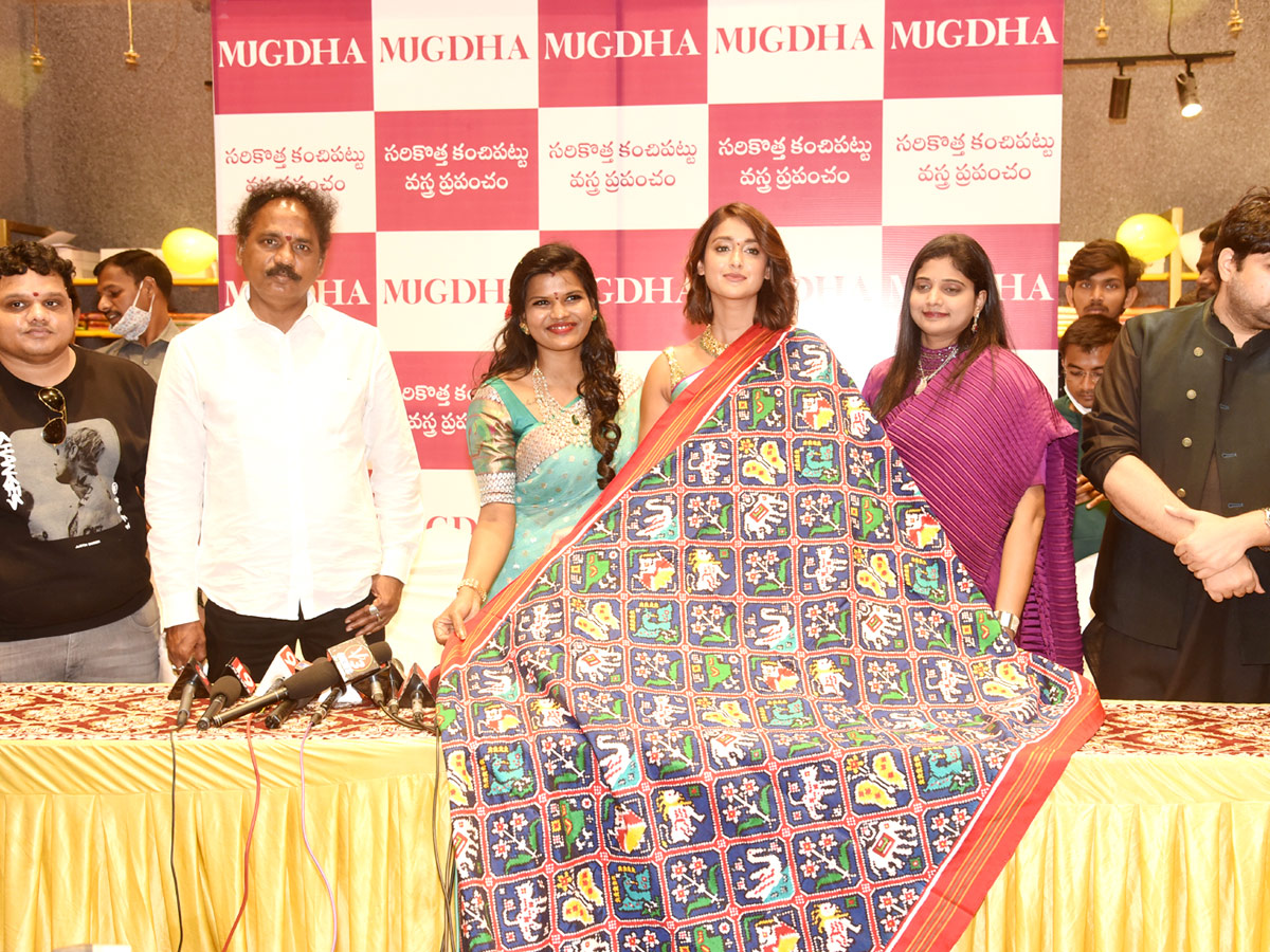 Ileana And Rashi Khanna Opened Mugdha Showroom At Visakhapatnam Photo Gallery - Sakshi6